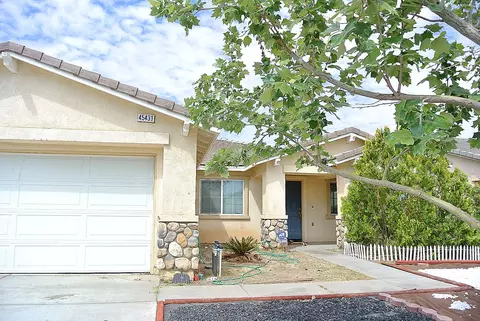 45431 Robinson Dr, Lancaster, CA 93535 photo 3