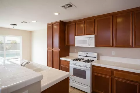 45238 Spahn Ln, Lancaster, CA 93535 photo 8