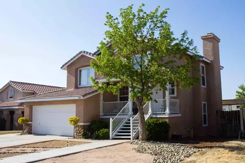 1925 Ivory Ave, Palmdale, CA 93550 photo 2