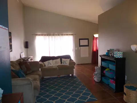 44704 Cerisa St, Lancaster, CA 93535 photo 2