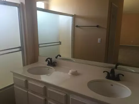43817 Fallon Dr, Lancaster, CA 93535 photo 8