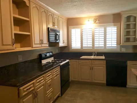 45328 Lorimer Ave, Lancaster, CA 93534 photo 2