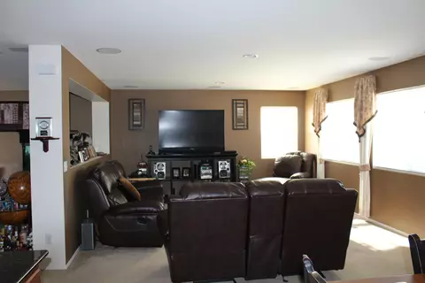 6401 Tuscan Ct, Palmdale, CA 93552 photo 4