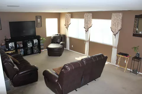 6401 Tuscan Ct, Palmdale, CA 93552 photo 3