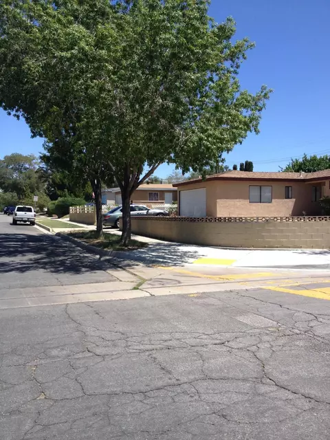 506 Nugent E, Lancaster, CA 93535 photo 2