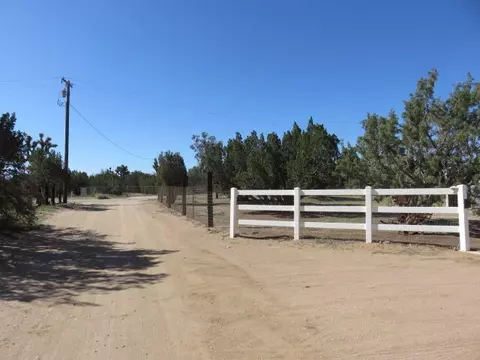 10754 Sage St, Hesperia, CA 92344 photo 3