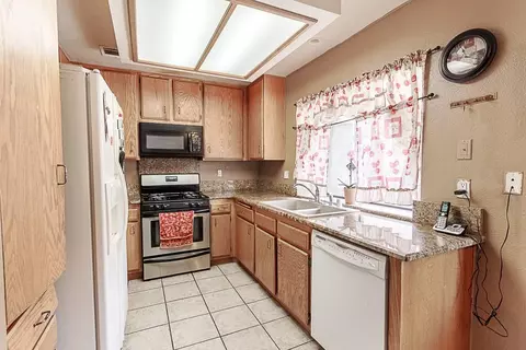 44921 Caboose Dr, Lancaster, CA 93535 photo 5