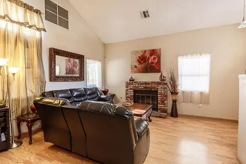 44921 Caboose Dr, Lancaster, CA 93535 photo 4