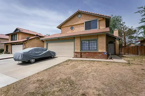 44921 Caboose Dr, Lancaster, CA 93535 photo 2