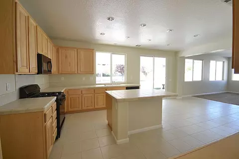 5722 Monaco Dr, Palmdale, CA 93552 photo 8