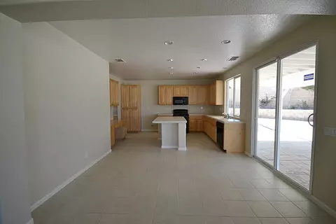 5722 Monaco Dr, Palmdale, CA 93552 photo 6