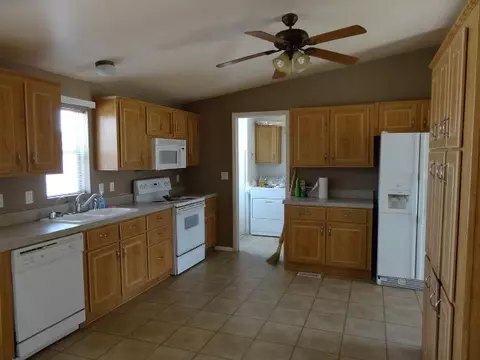 3827 Avenue T4 E, Palmdale, CA 93550 photo 6
