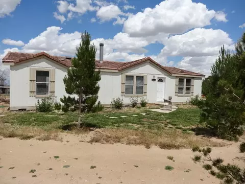 3827 Avenue T4 E, Palmdale, CA 93550 photo 2