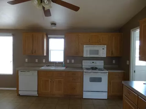 3827 Avenue T4 E, Palmdale, CA 93550 photo 5