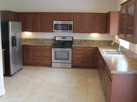 2125 Benfar Dr, Lancaster, CA 93535 photo 6