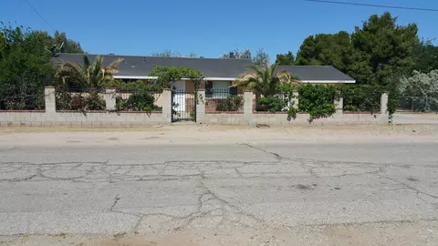 43057 6th St, Lancaster, CA 93535 photo 2