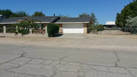 43057 6th St, Lancaster, CA 93535 photo 5