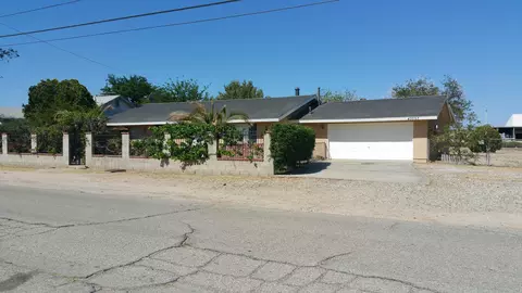 43057 6th St, Lancaster, CA 93535 photo 3