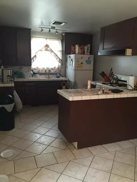 37425 Larkin Ave, Palmdale, CA 93550 photo 2