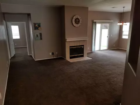 43915 Gingham Ave, Lancaster, CA 93535 photo 2