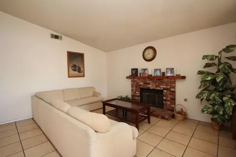 1020 Avenue J10 E, Lancaster, CA 93535 photo 2