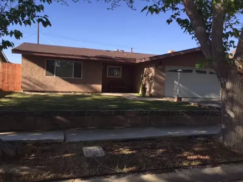 755 Oldfield St E, Lancaster, CA 93535 photo 1