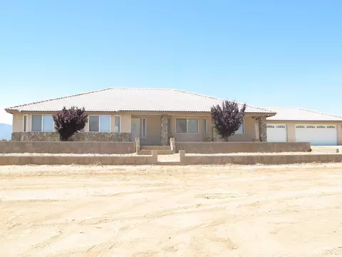 10434 Oxford Rd, Phelan, CA 92371 photo 1