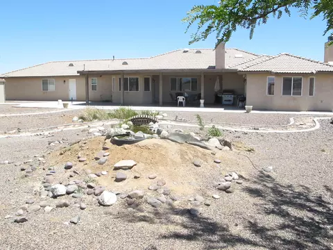 10434 Oxford Rd, Phelan, CA 92371 photo 6