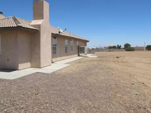 10434 Oxford Rd, Phelan, CA 92371 photo 4