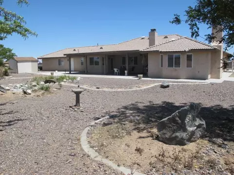10434 Oxford Rd, Phelan, CA 92371 photo 5