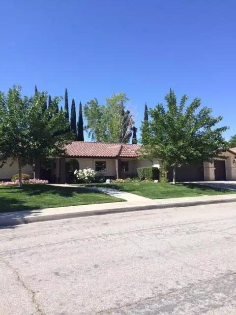 2526 Brentwood Dr, Lancaster, CA 93536 photo 1