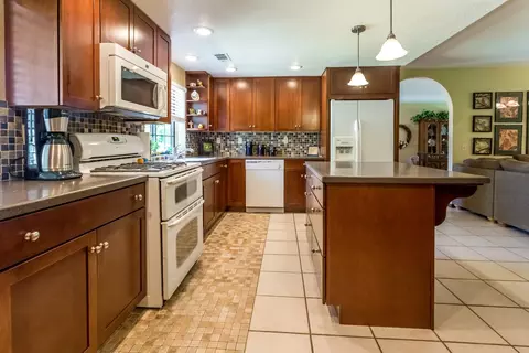 2526 Brentwood Dr, Lancaster, CA 93536 photo 4