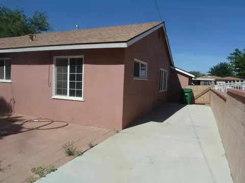 37832 11th St E, Palmdale, CA 93550 photo 2