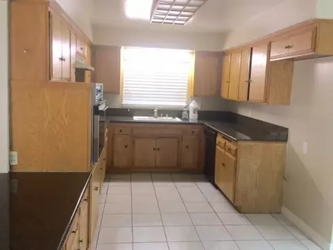822 Pillsbury St E, Lancaster, CA 93535 photo 3