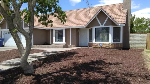 1541 Georgetown Ave, Palmdale, CA 93550 photo 2