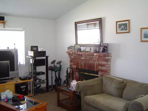 3013 Echo Dr, Rosamond, CA 93560 photo 4