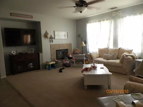 43148 Carpenter Dr, Lancaster, CA 93535 photo 5