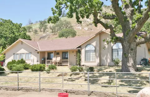 26651 Bear Valley Rd, Tehachapi, CA 93561 photo 1