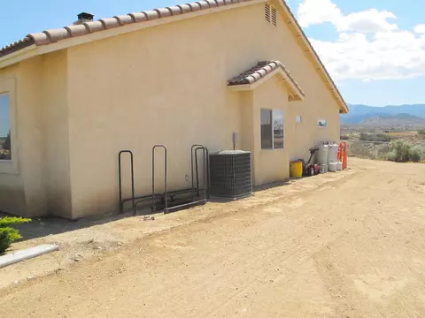 6930 Mesquite Rd, Phelan, CA 92371 photo 3