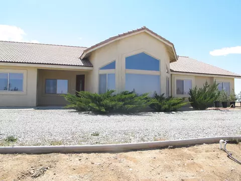 6930 Mesquite Rd, Phelan, CA 92371 photo 2