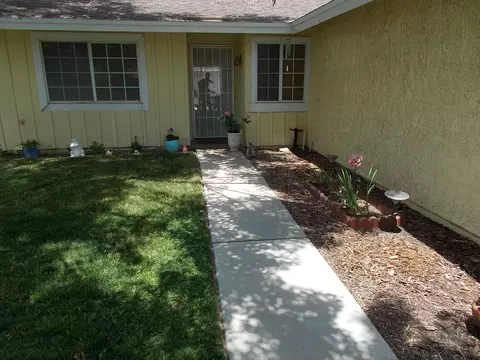 1021 Lightcap St, Lancaster, CA 93535 photo 2