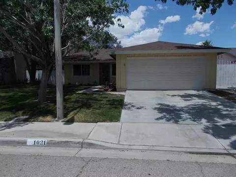 1021 Lightcap St, Lancaster, CA 93535 photo 3