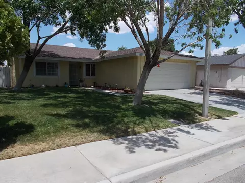 1021 Lightcap St, Lancaster, CA 93535 photo 1