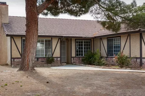 43853 30th St E, Lancaster, CA 93535 photo 2