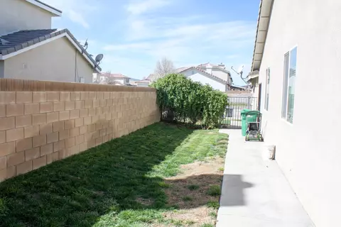 44158 Amethyst St, Lancaster, CA 93536 photo 10