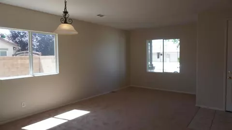 2124 Benfar Dr, Lancaster, CA 93535 photo 4