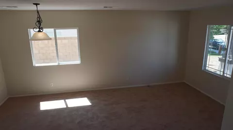 2124 Benfar Dr, Lancaster, CA 93535 photo 2