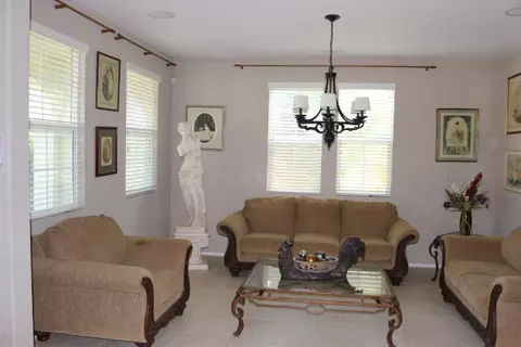 44206 Rucker St, Lancaster, CA 93535 photo 9
