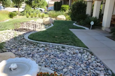 44206 Rucker St, Lancaster, CA 93535 photo 2