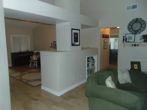 44203 Halcom Ave, Lancaster, CA 93536 photo 3